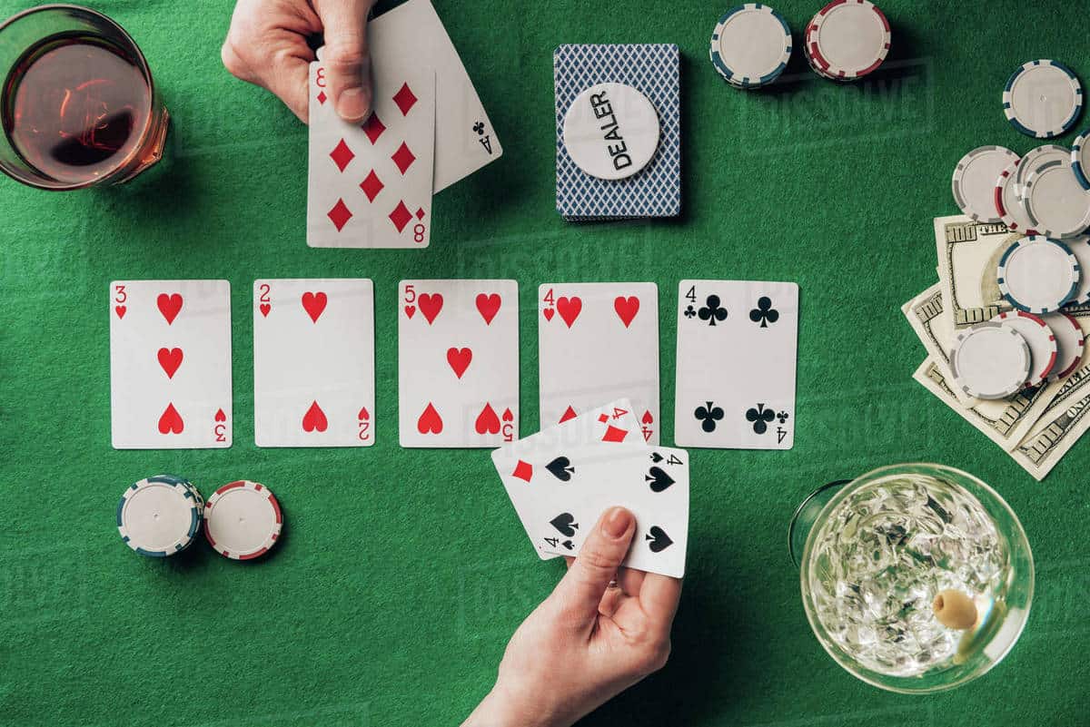 Những bí quyết thắng đậm trước đối thủ mạnh khi chơi Poker