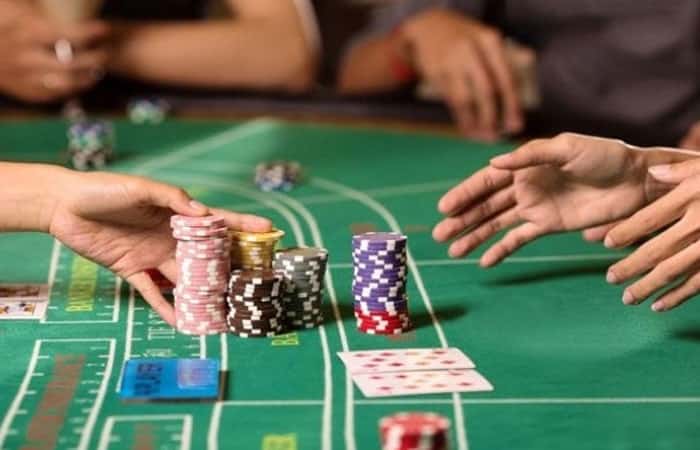 Làm cách gì để giữ phong độ và tâm trạng thoải mái khi chơi Baccarat