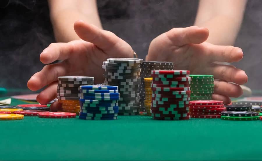 Trò chơi Poker đòi hỏi những khả năng nào để thắng được đối thủ?