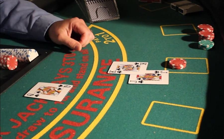 Học hỏi và tìm hiểu những kiến thức giúp người chơi luôn chiến thắng nhà cái Blackjack?