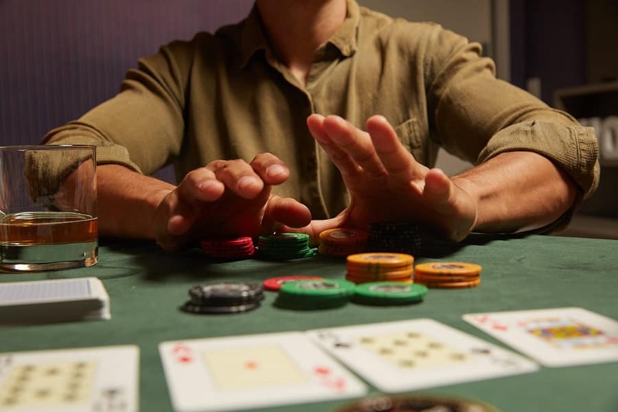 Lựa chọn hand khởi đầu trong Poker như thế nào mới chuẩn?